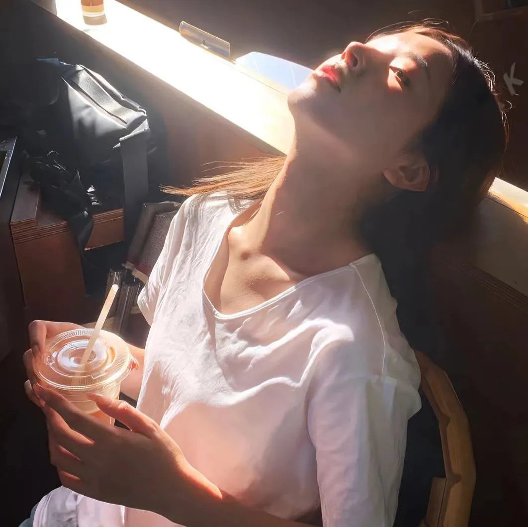 抓住稻草的野兽